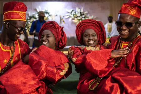 Mariage insolite : des frères jumeaux épousent des sœurs jumelles